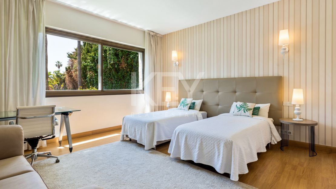Villa within walking distance to the beach in Puerto Banús, Marbella
