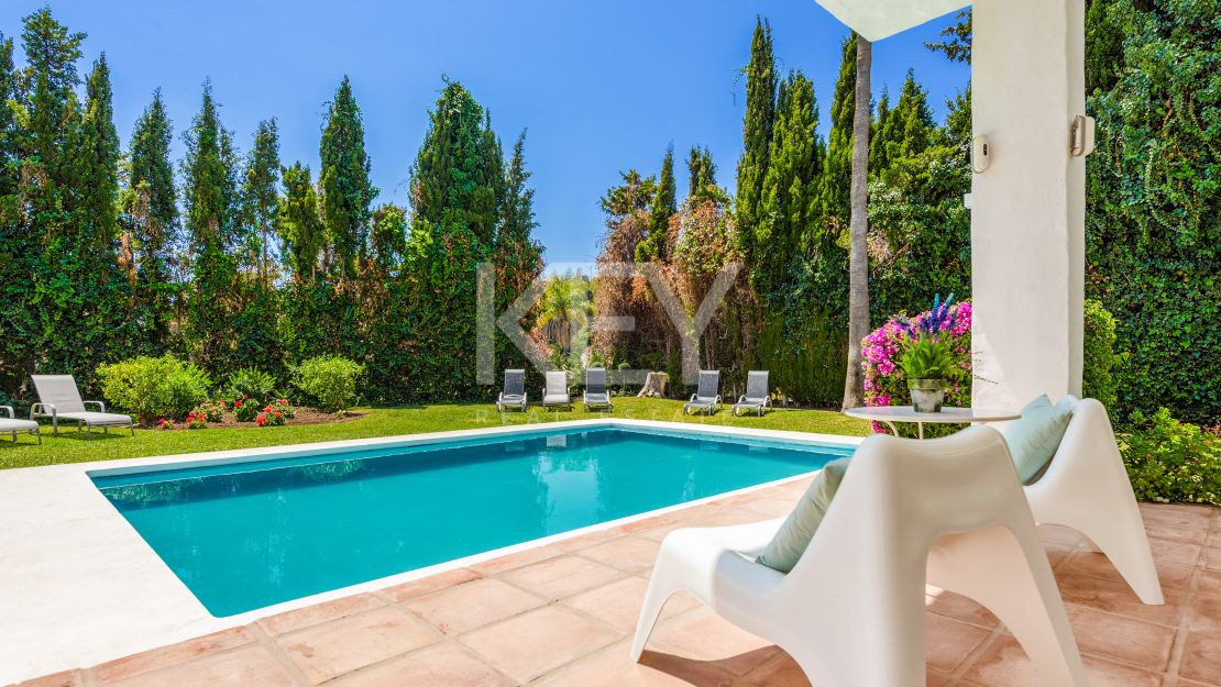 Villa within walking distance to the beach in Puerto Banús, Marbella