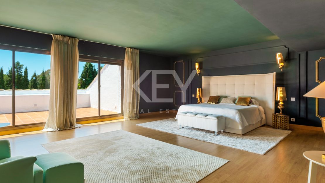 Villa within walking distance to the beach in Puerto Banús, Marbella