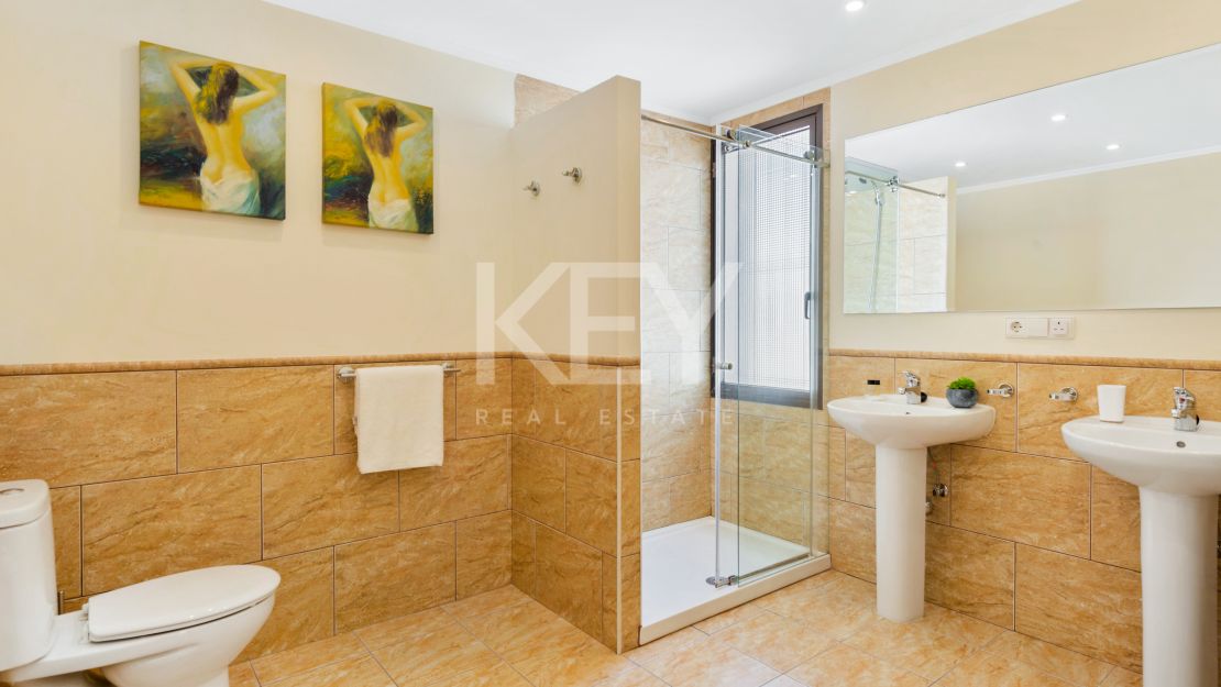 Villa within walking distance to the beach in Puerto Banús, Marbella