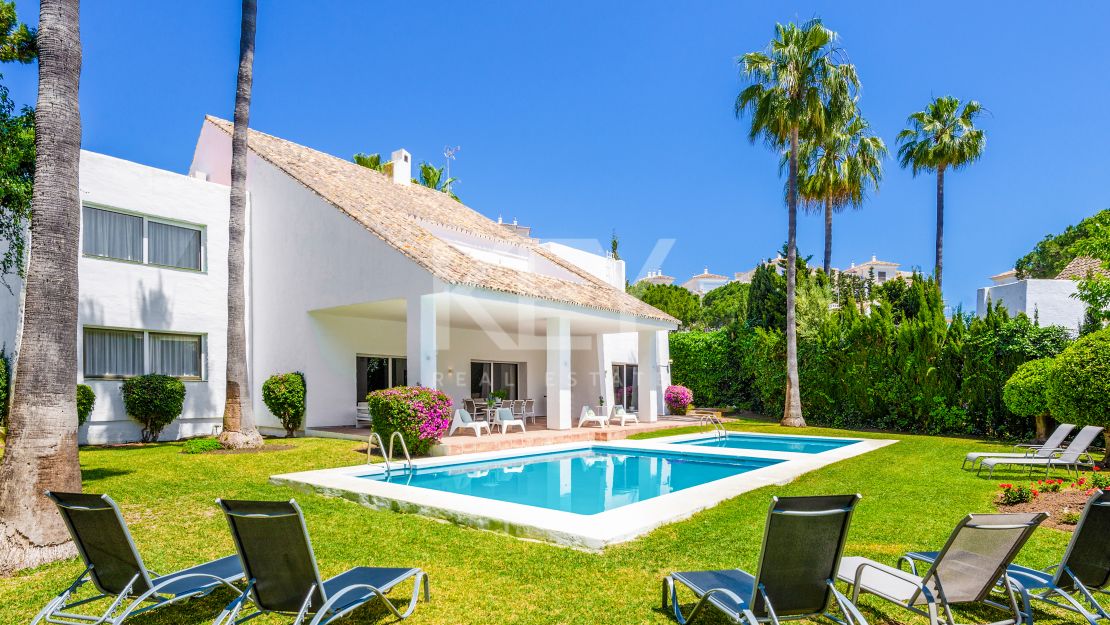 Villa within walking distance to the beach in Puerto Banús, Marbella