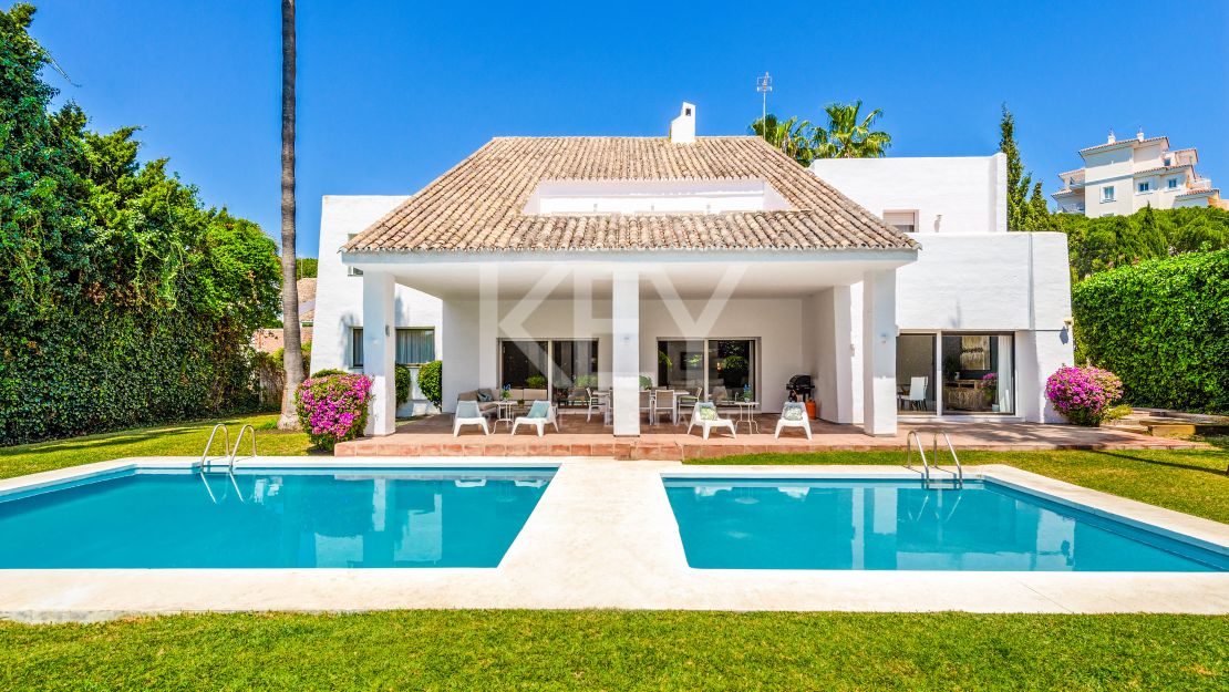 Villa within walking distance to the beach in Puerto Banús, Marbella