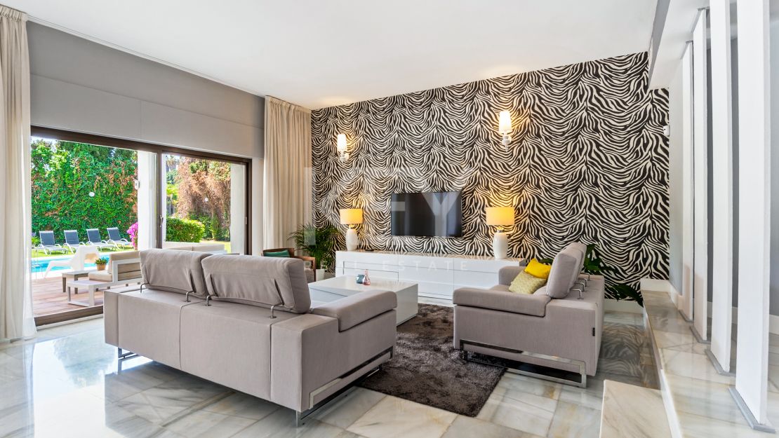 Villa within walking distance to the beach in Puerto Banús, Marbella