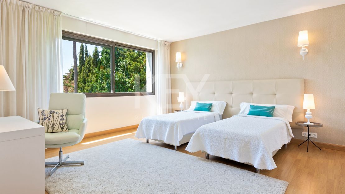 Villa within walking distance to the beach in Puerto Banús, Marbella