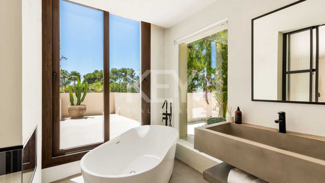 Villa de lujo cerca de la playa para alquiler de corta temporada en Los Monteros, Marbella