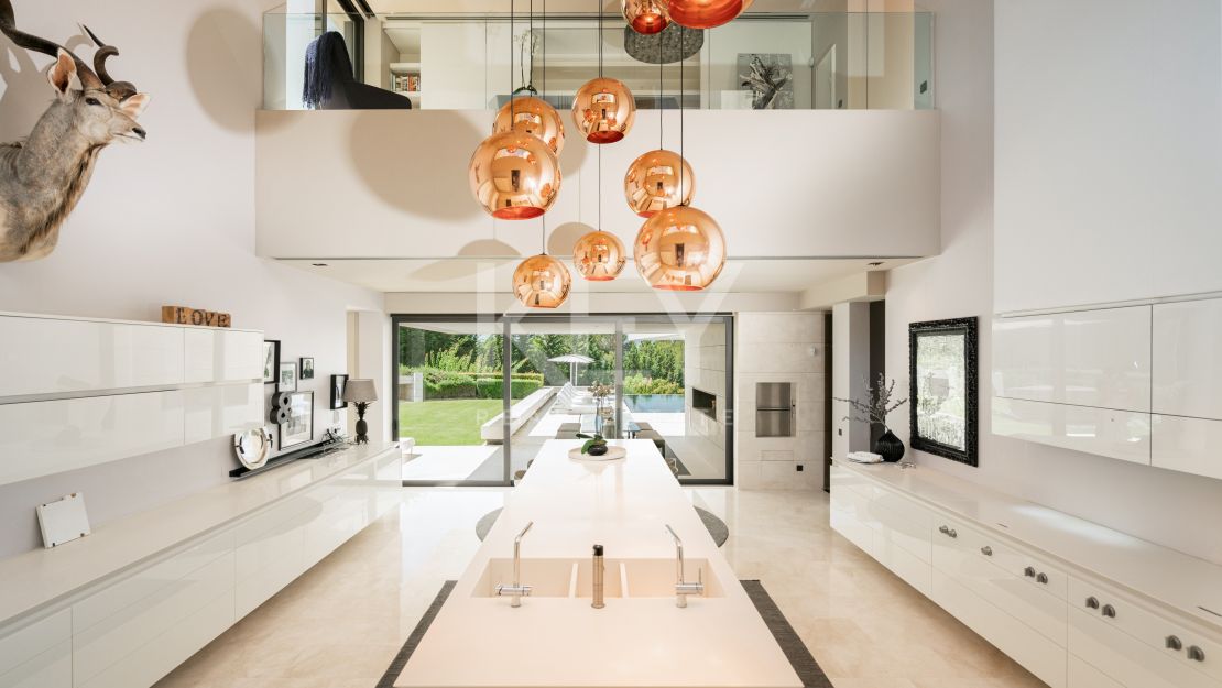 Villa Monet: increíble villa contemporánea con vistas al mar en Golden Mile, Marbella