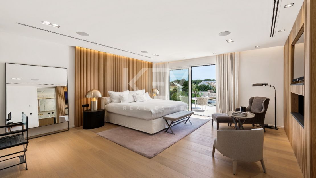 Vida de Lujo en la Milla de Oro: Villa Contemporánea para Alquiler a Corto Plazo