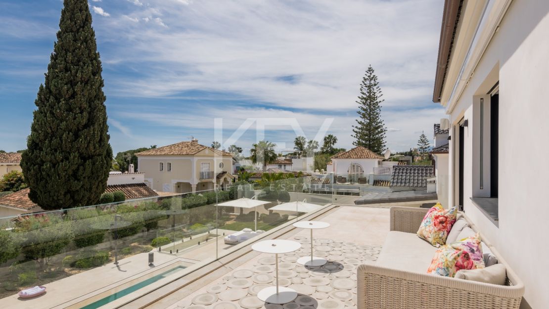 Vida de Lujo en la Milla de Oro: Villa Contemporánea para Alquiler a Corto Plazo