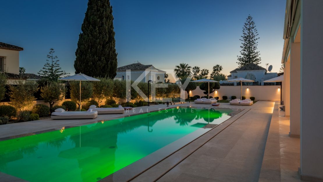 Vida de Lujo en la Milla de Oro: Villa Contemporánea para Alquiler a Corto Plazo