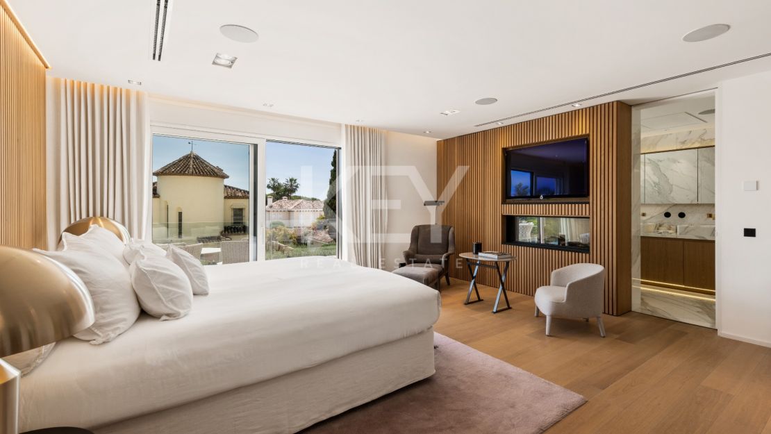 Vida de Lujo en la Milla de Oro: Villa Contemporánea para Alquiler a Corto Plazo