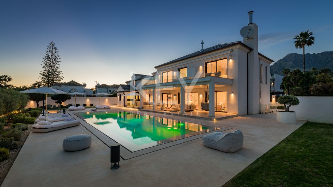 Vida de Lujo en la Milla de Oro: Villa Contemporánea para Alquiler a Corto Plazo