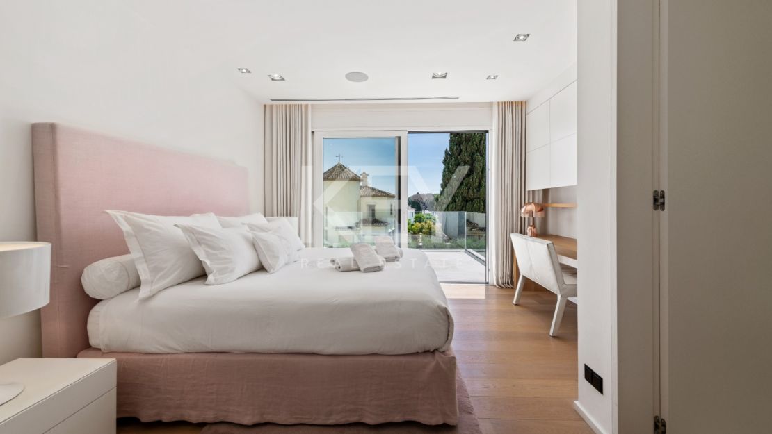 Vida de Lujo en la Milla de Oro: Villa Contemporánea para Alquiler a Corto Plazo
