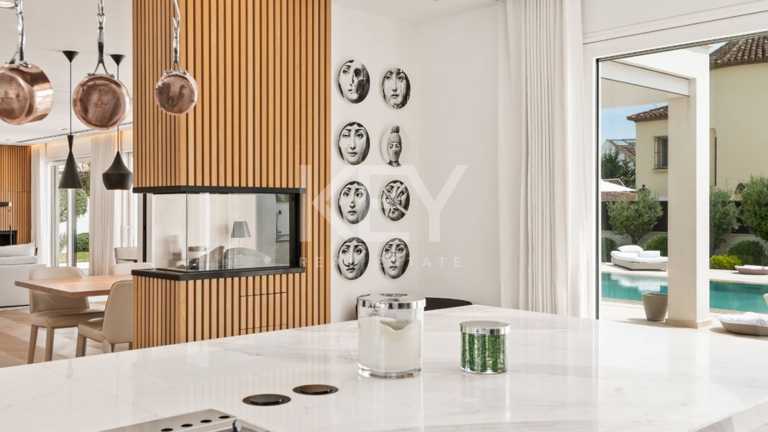 Vida de Lujo en la Milla de Oro: Villa Contemporánea para Alquiler a Corto Plazo