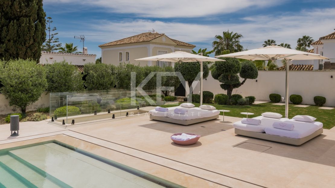 Vida de Lujo en la Milla de Oro: Villa Contemporánea para Alquiler a Corto Plazo