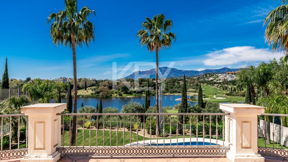 Villa Sofia: beautiful villa for short term rental in front line golf in Los Flamingos, Benahavis.