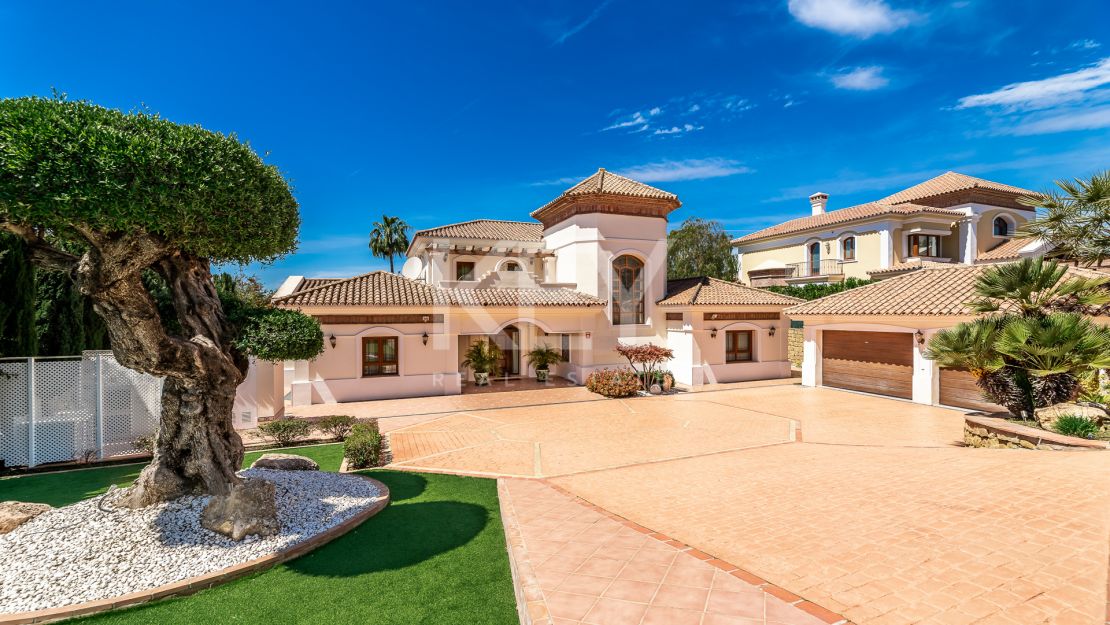 Villa Sofia: beautiful villa for short term rental in front line golf in Los Flamingos, Benahavis.
