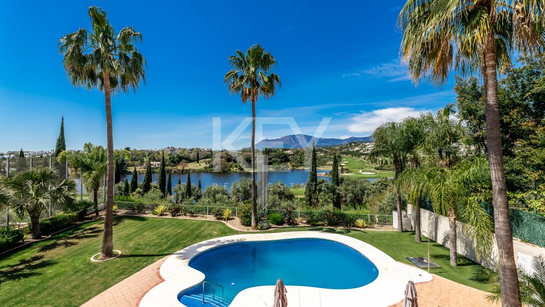 Villa Sofia: beautiful villa for short term rental in front line golf in Los Flamingos, Benahavis.