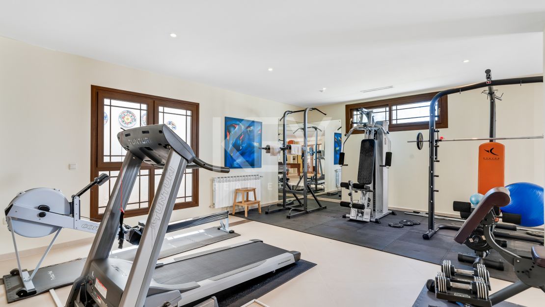 Villa Sofia: beautiful villa for short term rental in front line golf in Los Flamingos, Benahavis.