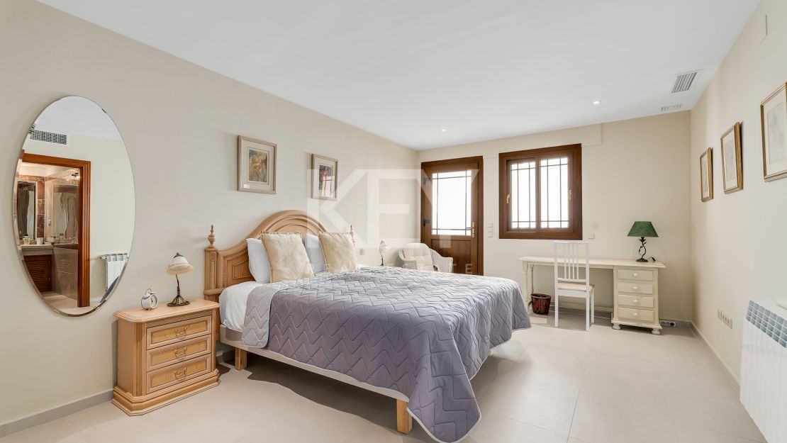 Villa Sofia: beautiful villa for short term rental in front line golf in Los Flamingos, Benahavis.