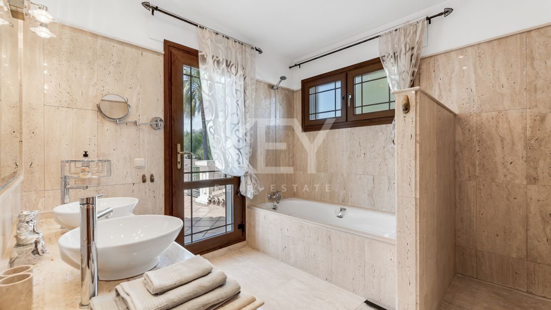 Villa Sofia: beautiful villa for short term rental in front line golf in Los Flamingos, Benahavis.