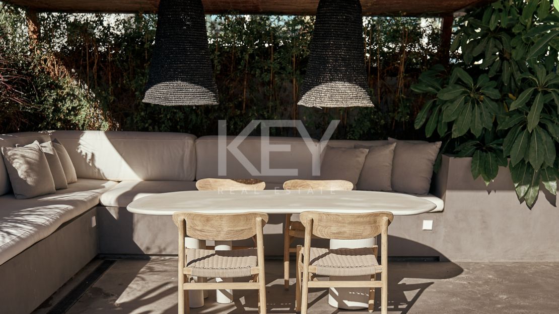 Magnificient villa with walking distance to the beach in Los Monteros, Marbella