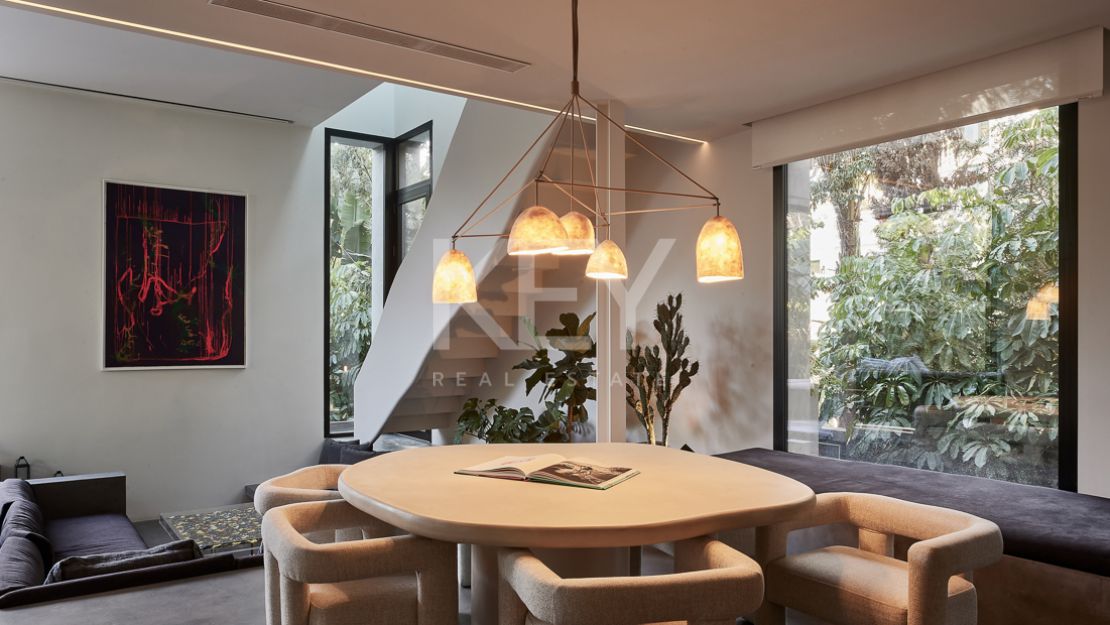 Magnificient villa with walking distance to the beach in Los Monteros, Marbella
