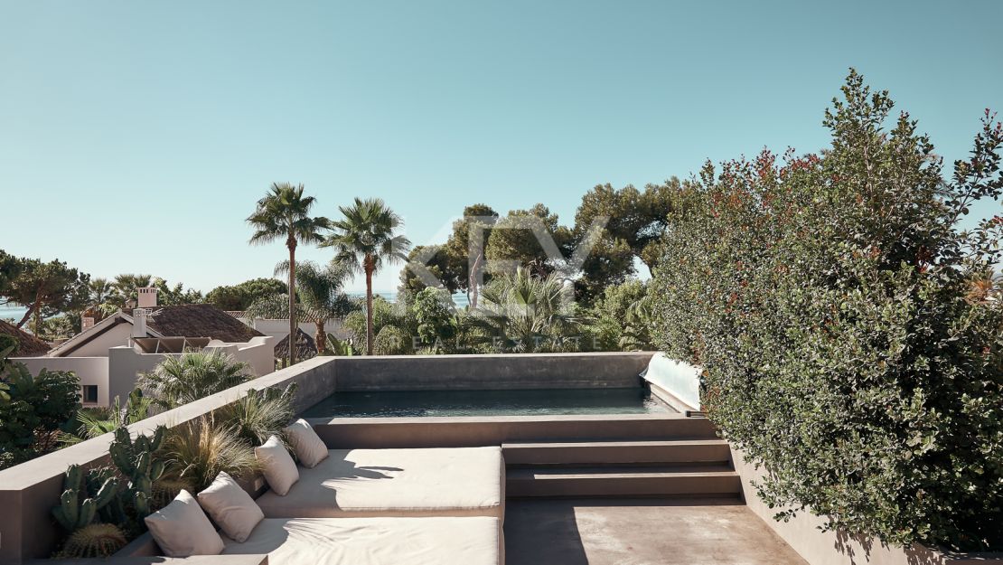 Magnificient villa with walking distance to the beach in Los Monteros, Marbella