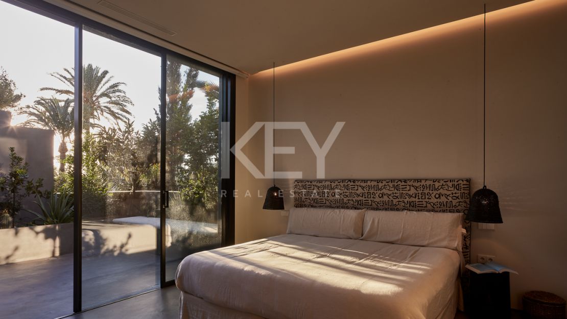 Magnificient villa with walking distance to the beach in Los Monteros, Marbella