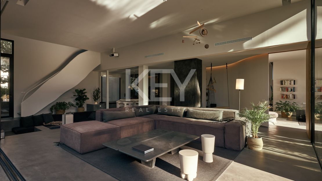 Magnificient villa with walking distance to the beach in Los Monteros, Marbella