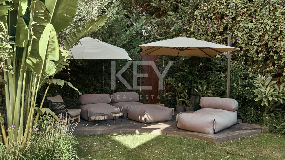 Magnificient villa with walking distance to the beach in Los Monteros, Marbella