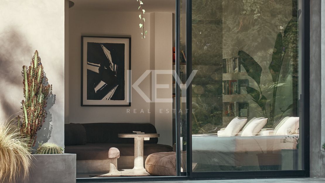 Magnificient villa with walking distance to the beach in Los Monteros, Marbella