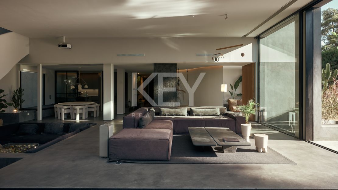 Magnificient villa with walking distance to the beach in Los Monteros, Marbella