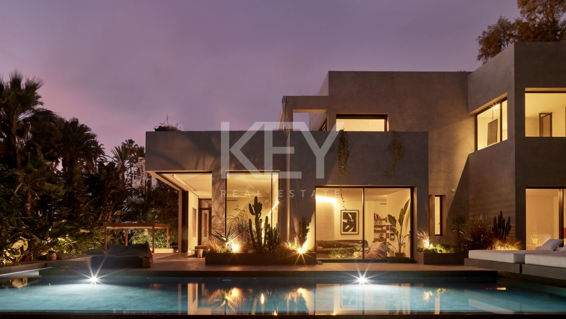 Magnificient villa with walking distance to the beach in Los Monteros, Marbella