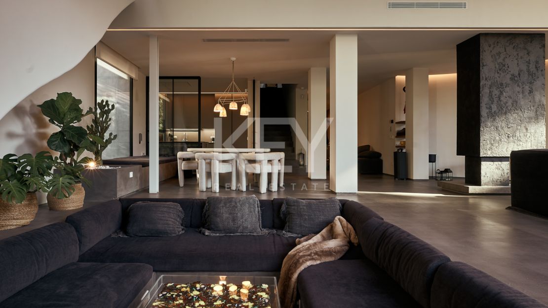 Magnificient villa with walking distance to the beach in Los Monteros, Marbella