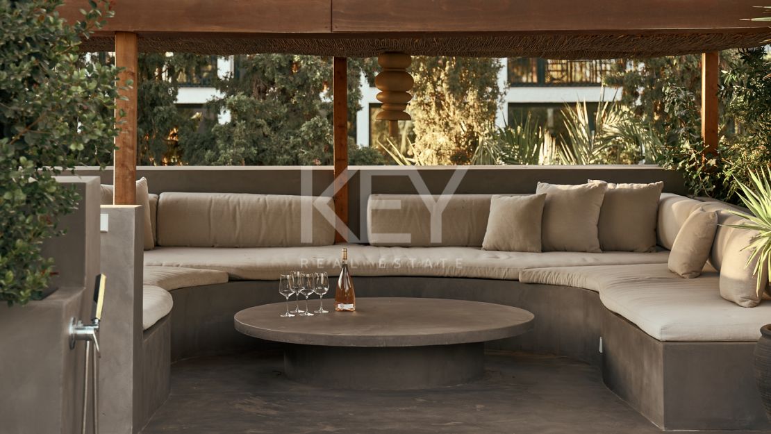 Magnificient villa with walking distance to the beach in Los Monteros, Marbella
