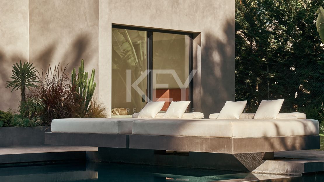 Magnificient villa with walking distance to the beach in Los Monteros, Marbella