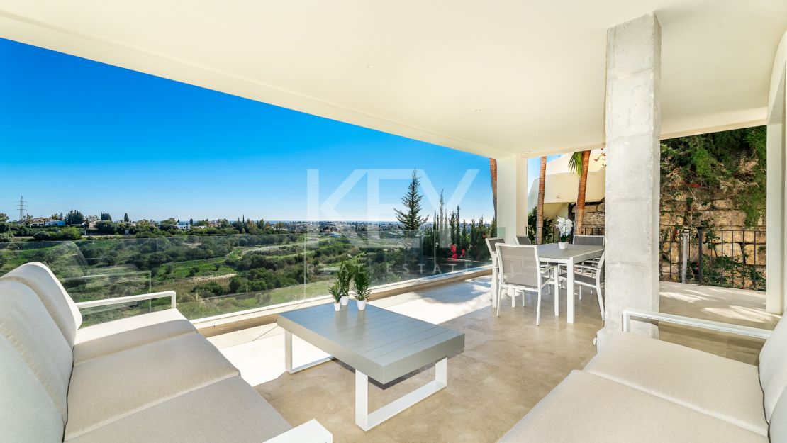 Villa with incredible views in La Resina double gated community
