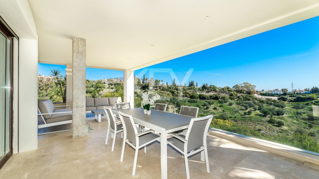 Villa with incredible views in La Resina double gated community