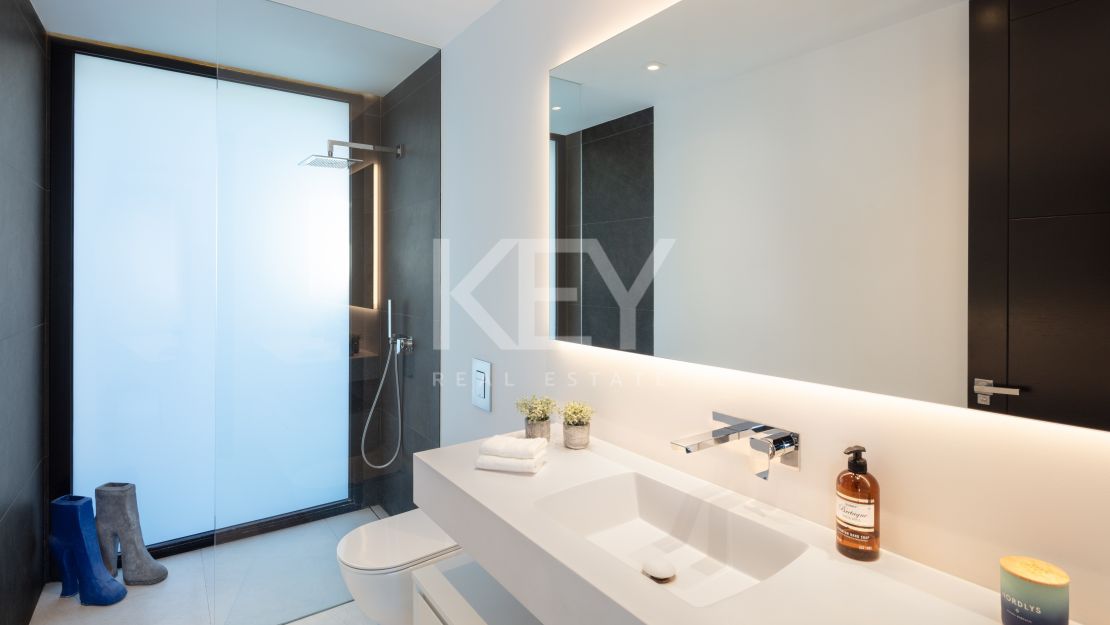 Fully Renovated Modern Villa in the Heart of Golf Valley, Nueva Andalucia for Sale