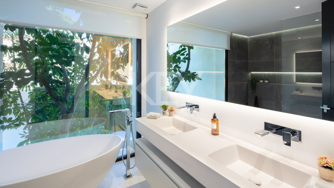 Fully Renovated Modern Villa in the Heart of Golf Valley, Nueva Andalucia for Sale