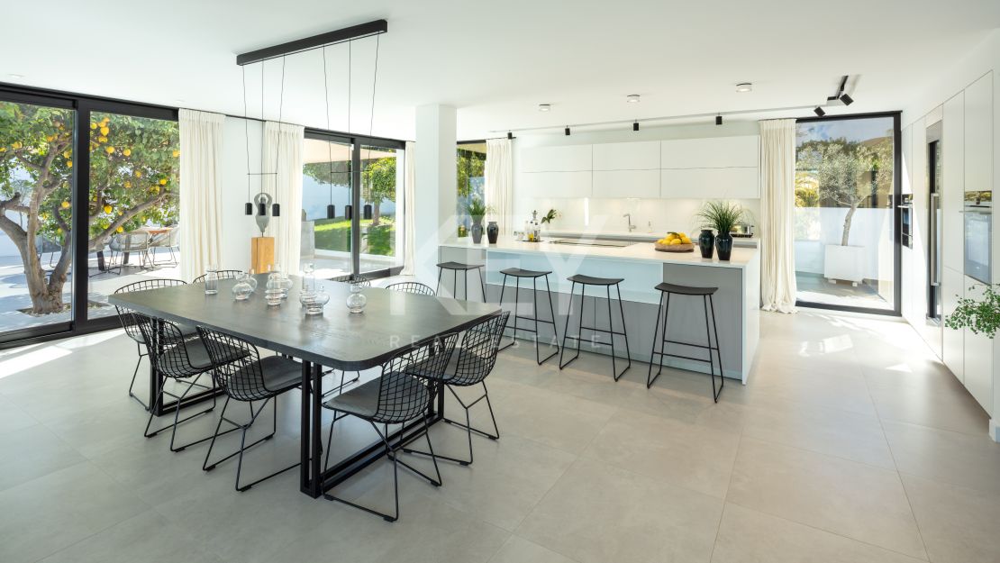 Fully Renovated Modern Villa in the Heart of Golf Valley, Nueva Andalucia for Sale