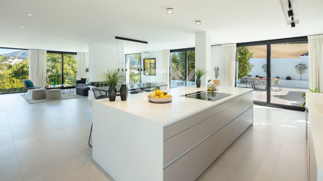 Fully Renovated Modern Villa in the Heart of Golf Valley, Nueva Andalucia for Sale