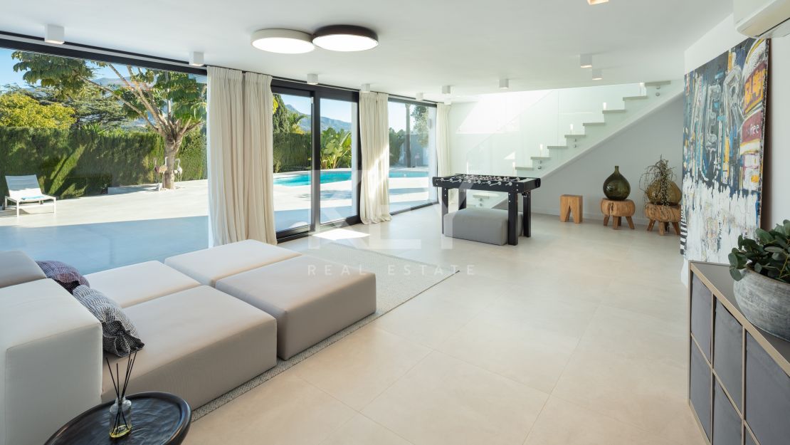 Fully Renovated Modern Villa in the Heart of Golf Valley, Nueva Andalucia for Sale