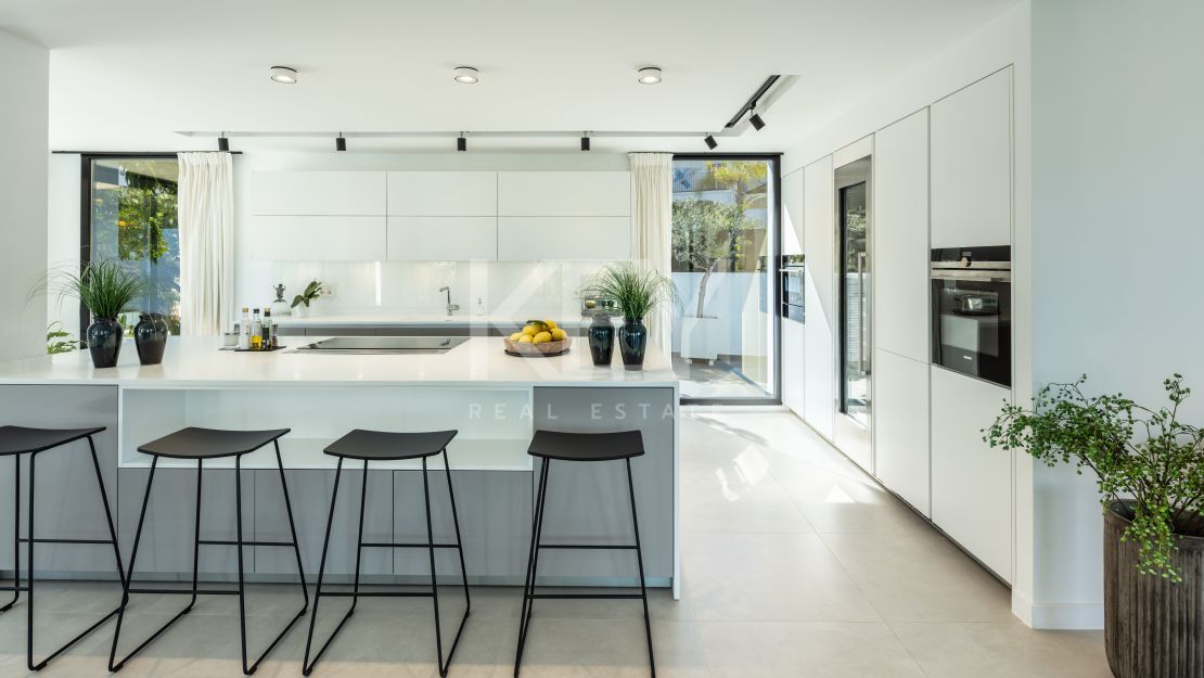Fully Renovated Modern Villa in the Heart of Golf Valley, Nueva Andalucia for Sale