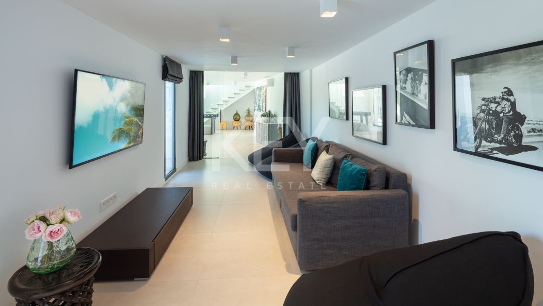 Fully Renovated Modern Villa in the Heart of Golf Valley, Nueva Andalucia for Sale