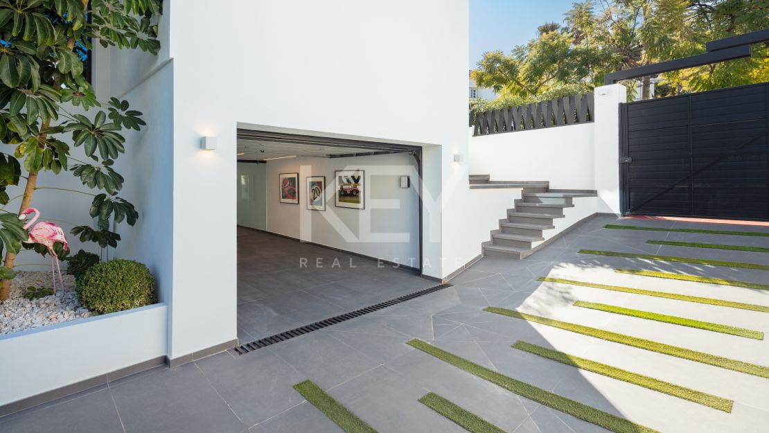 Fully Renovated Modern Villa in the Heart of Golf Valley, Nueva Andalucia for Sale