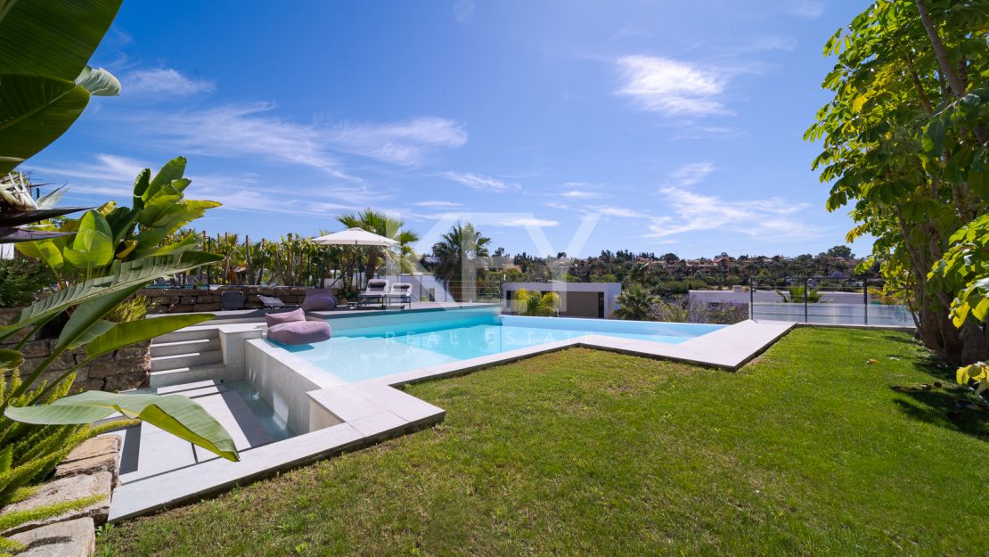 Villa Feera, Delightful Holiday Villa for Short-Term Rental in El Campanario, El Paraiso,  Estepona