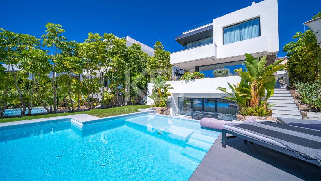 Villa Feera, Delightful Holiday Villa for Short-Term Rental in El Campanario, El Paraiso,  Estepona