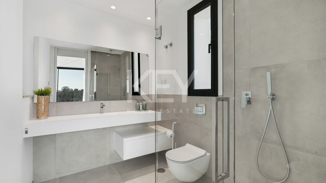Villa Feera, Delightful Holiday Villa for Short-Term Rental in El Campanario, El Paraiso,  Estepona