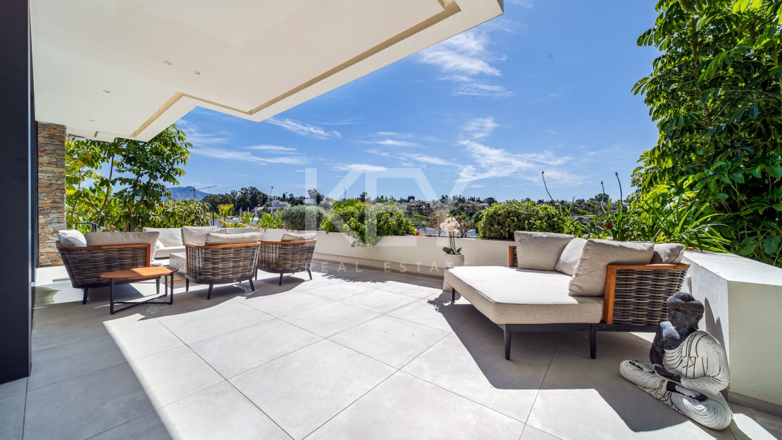 Villa Feera, Delightful Holiday Villa for Short-Term Rental in El Campanario, El Paraiso,  Estepona